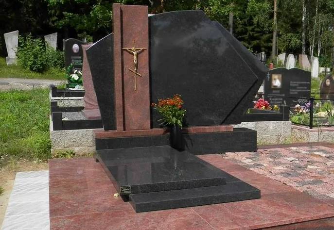 Купить двойной памятник на могилу в Гомеле: Вечная связь двух сердец в камне