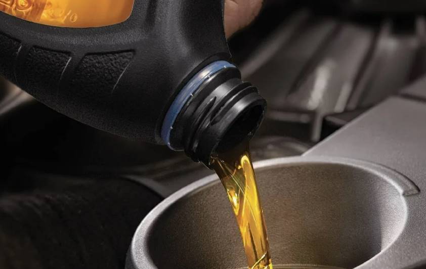 Замена масла в двигателе: Полное руководство по обеспечению долговечности и производительности вашего автомобиля
